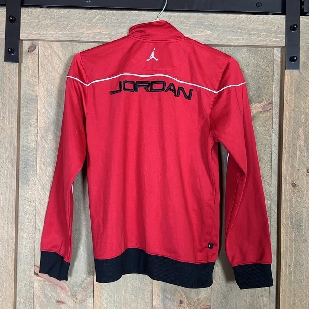Air Jordan lightweight jacket Red with JumpMan logo size Large (16 / 18)